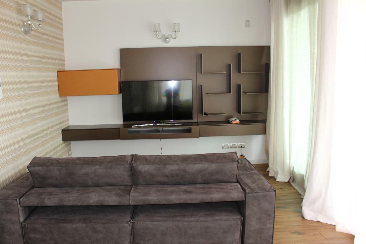 Bellavita Appartments Сирмионе Экстерьер фото